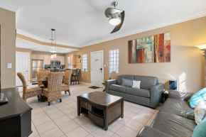 Ground floor condo w pool, next to the beach!